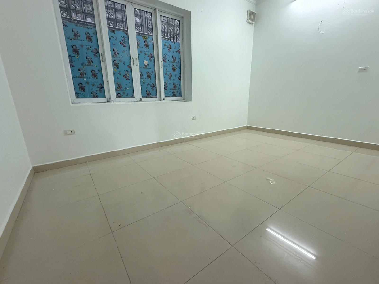 Cho thuê nhà mặt phố Phùng Hưng, Phúc La, Hà Đông. DT 80m2, 4 tầng, MT 5m, giá 30tr, lh 0968 102 ***