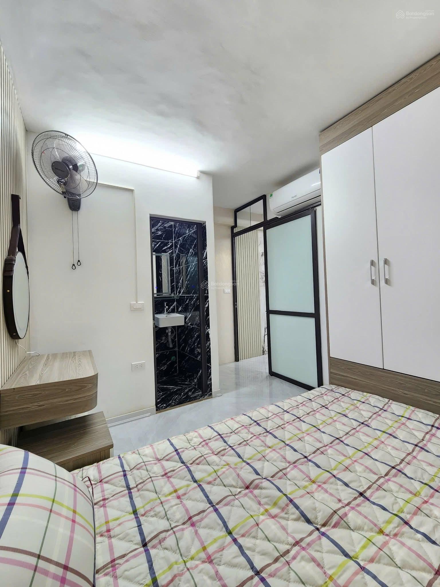 Bán tập thể tầng 1 - Phố Kim Mã - 50m2 - 2PN - 2WC - Giá 4 tỷ