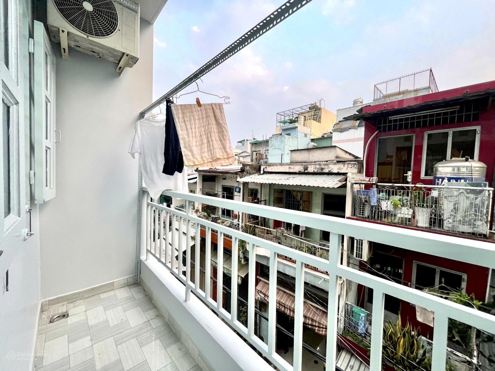 Giá rẻ! Cho thuê phòng trọ balcon 3ng2xe 30m2 trống có máy lạnh giờ tự do ngay chợ Hồ Thị Kỷ Q10