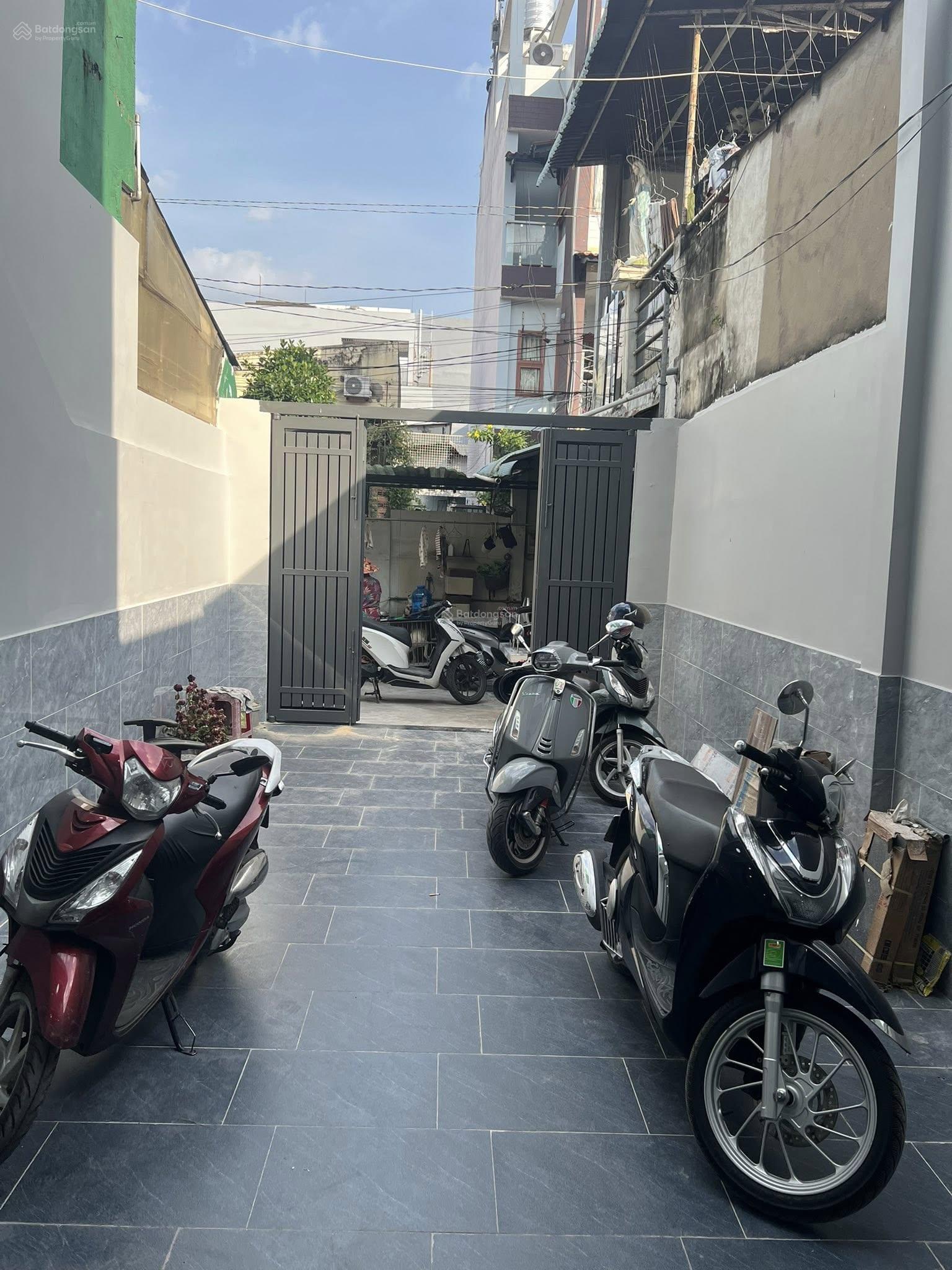 Nhà 3 tầng HXH Lê Đức Thọ, DT: 4m x 24m - giá: 7,8 tỷ TL