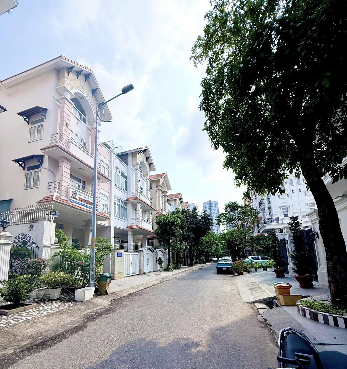 BÁN BIỆT THỰ HIMLAM 200m2 vị trí khan hiếm Đ.số 10 lk Hoàng Trọng Mậu GB: 58 TỶ lH: 0908 935 ***