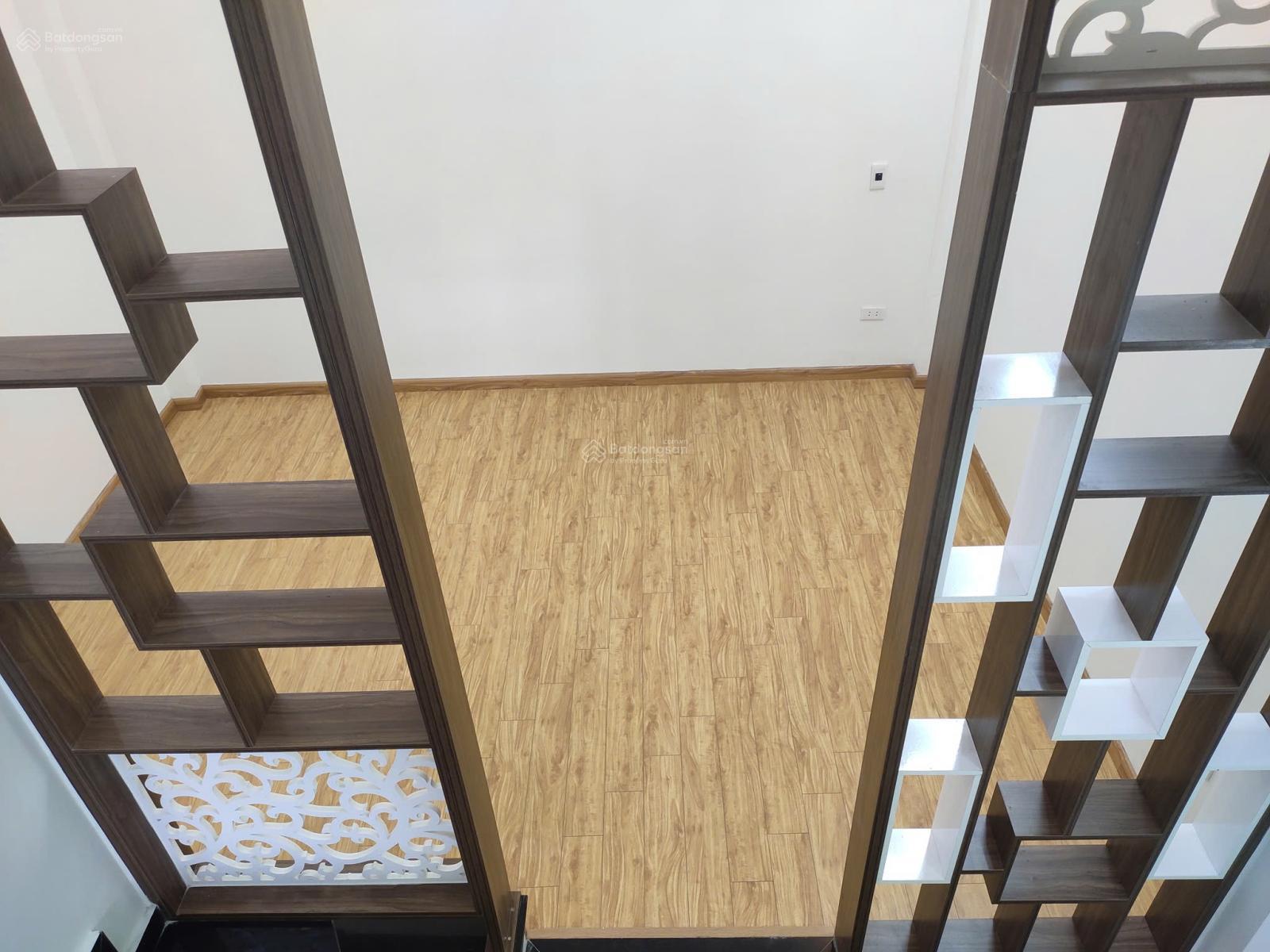 Cho thuê nhà mới xây Cổ Điển A Tứ Hiệp, Thanh Trì, 37m, 4 tầng, 3PN, 3WC, đồ cơ bản, 9,5 triệu