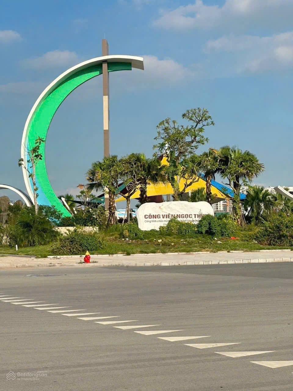 NHÀ DÂN XÂY NGỌC THUỴ, GARA Ô TÔ, DT RỘNG 72m² , Ở SƯỚNG , GIỮ TIỀN TỐT