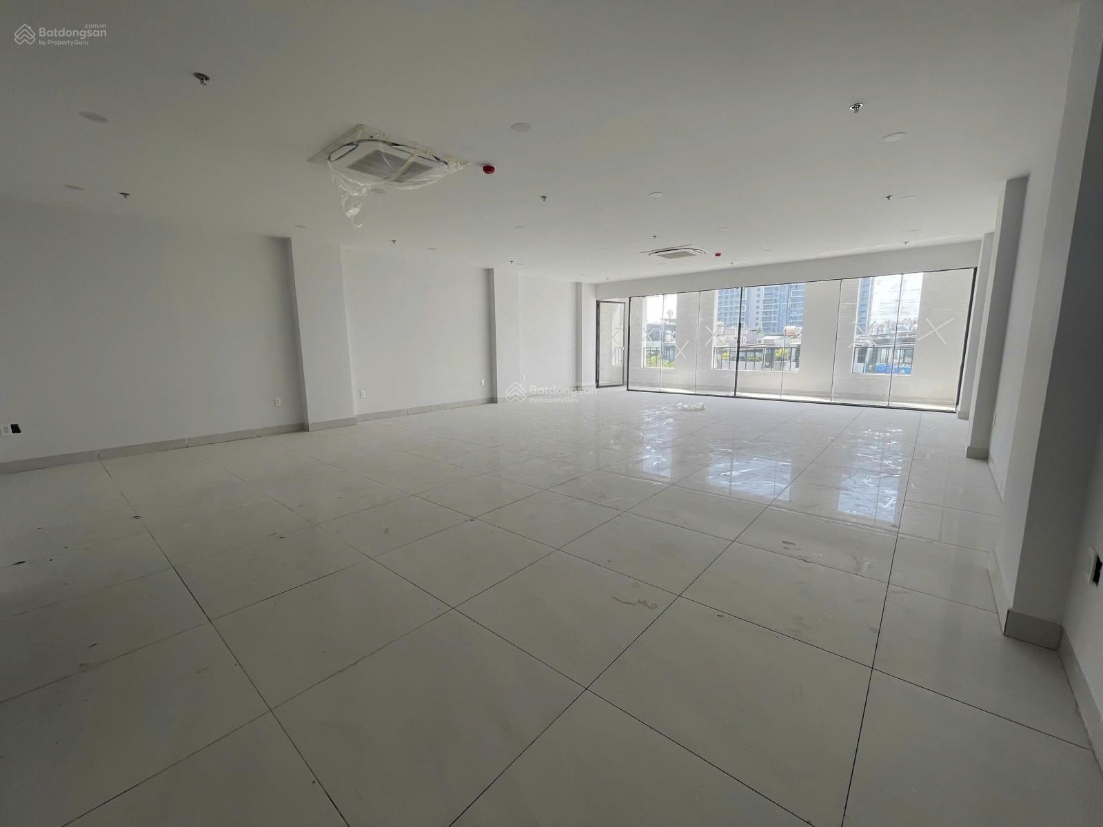 Chỉ 200tr/tháng cho thuê nguyên tòa nhà mặt tiền đường Trương Văn Bang kế bên UBND quận 2 củ