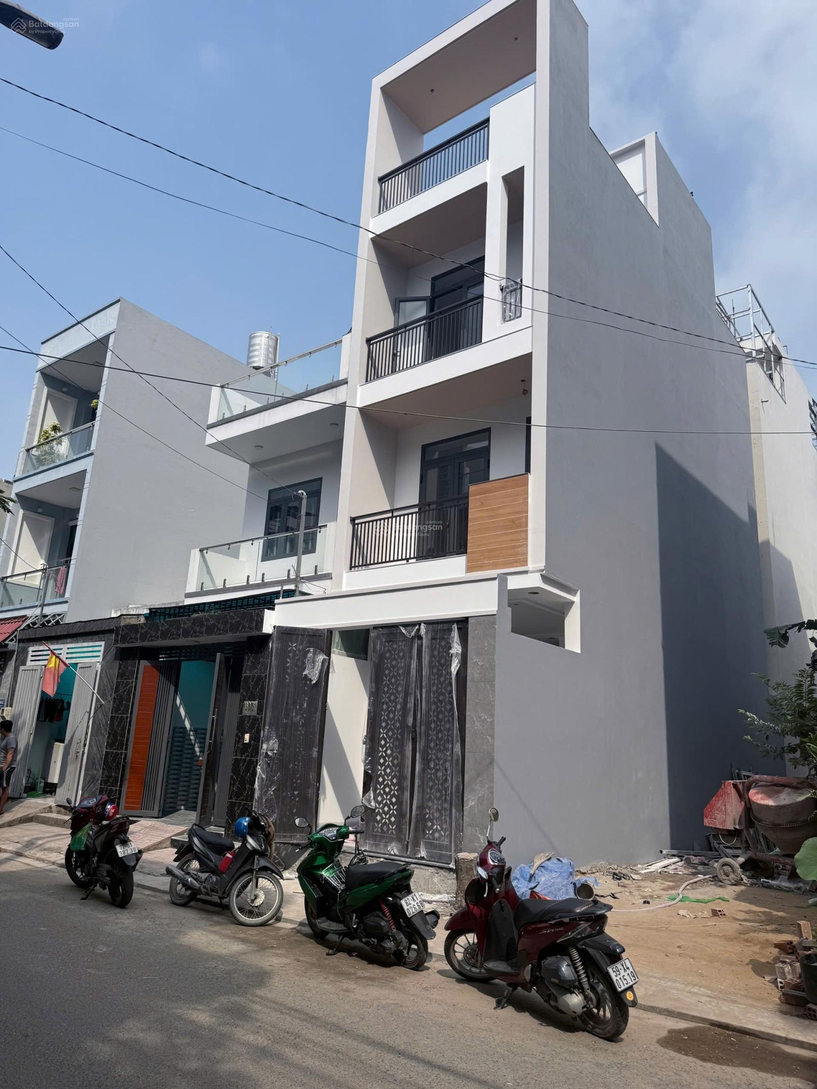 Bán nhà trục chính 1trệt 2lầu + 2 sân thượng đường Số 1 Long Trường, Quận 9 SHR hoàn công đủ