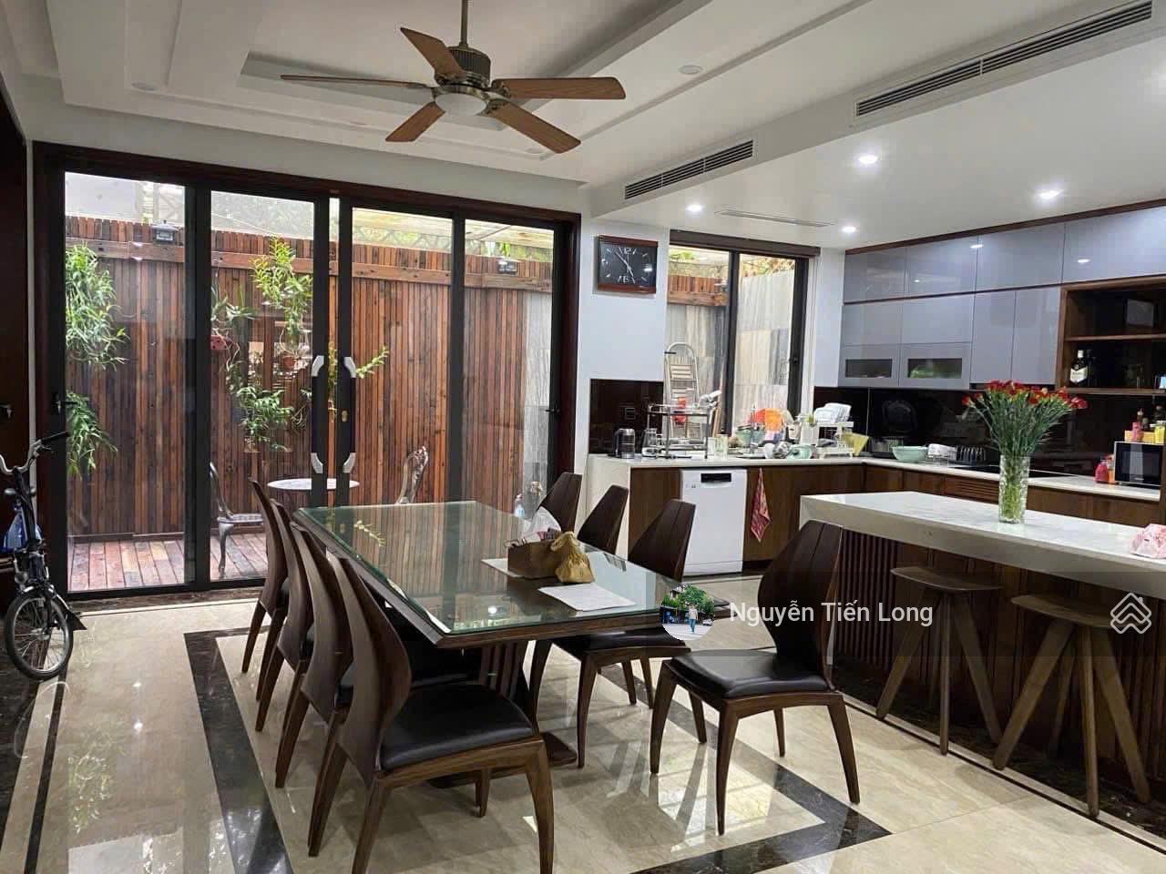 Biệt thự Ciputra Tây Hồ - Nhà Đẹp - Full Nội thất nhập khẩu - 180m2 sẵn sổ - Ở yên tĩnh - Giá 76 tỷ