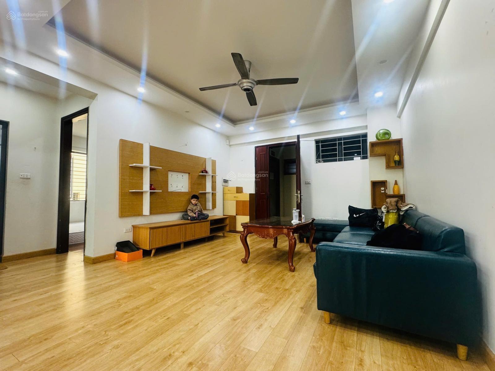 Bán căn hộ chung cư Việt Hưng Long Biên, diện tích 75,5m2 * 2 ngủ 2wc * 4,5 tỷ, tầng đẹp