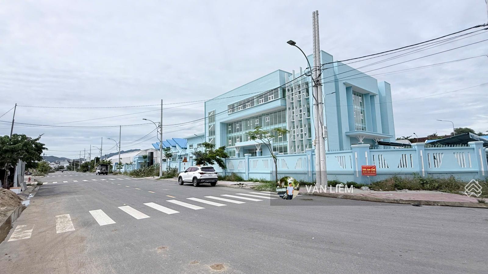 Bán đất TĐC Ngọc Hiệp đường 16m sổ sẵn xây tự do - Diện tích: 99m2 ngang 4.5m đường nhựa 16m Bán đất TĐC Ngọc Hiệp đường 16m sổ sẵn xây tự do - Diện tích: 99m2 ngang 4.5m đường nhựa 16m