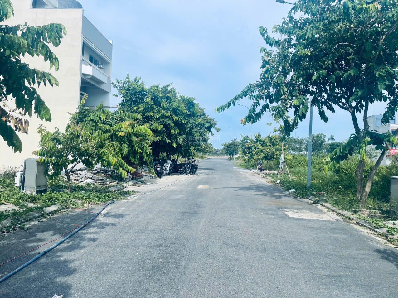 Cần bán lô V5 FPT City trục thông - gần trường học