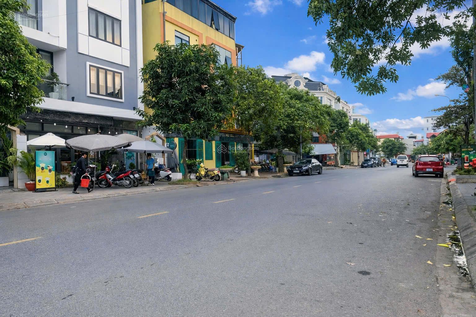Bán nhà mặt phố kinh doanh Thành Trung 90m2, giá ưu đãi, view đẹp, Gia Lâm, Hà Nội