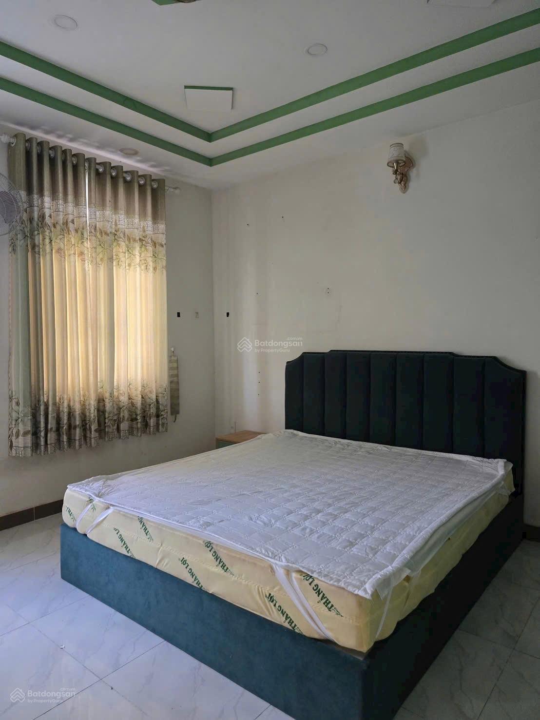 10 triệu/tháng - Nhà 2 lầu 3 phòng ngủ 3wc có nội thất Nguyễn Duy Trinh gần chợ Long Trường