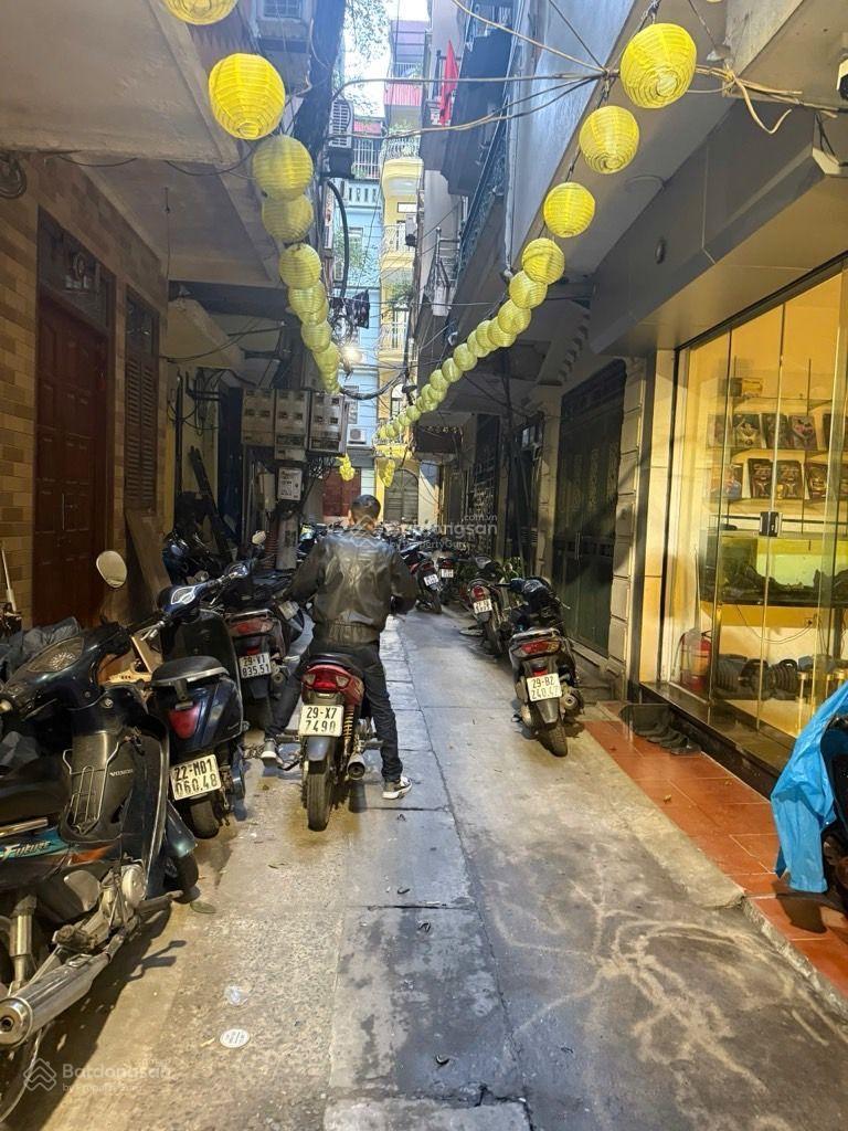 Nhà phố Kim Mã - Quận Ba Đình - sát phố - ngõ rộng - 42 m2 - MT 3.9 m - sổ đỏ vuông đét