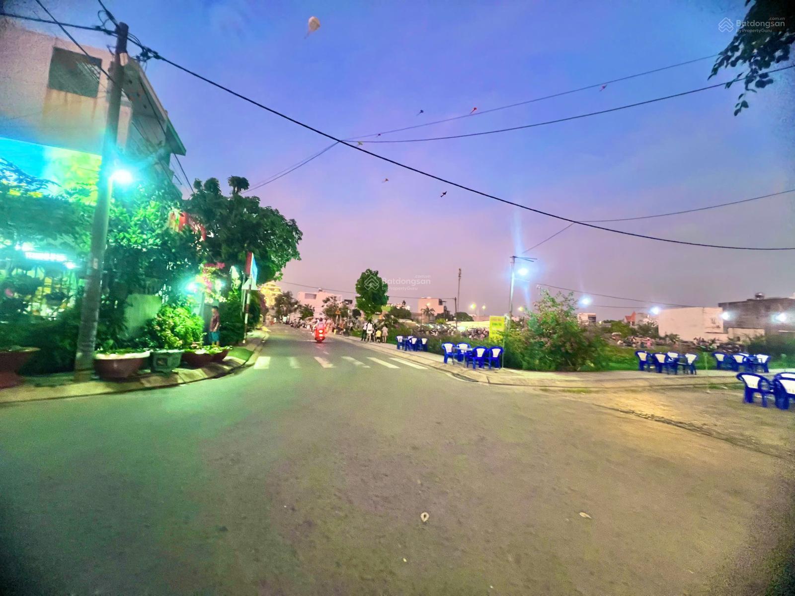 TÂN XUÂN CÒN LÔ ĐẤT CỰC ĐEP_ DT 4x20m_ SHR_ MẶT TIỀN NHỰA THÔNG SÁT TÔ KÝ, GẦN CHỢ 3 BẦU