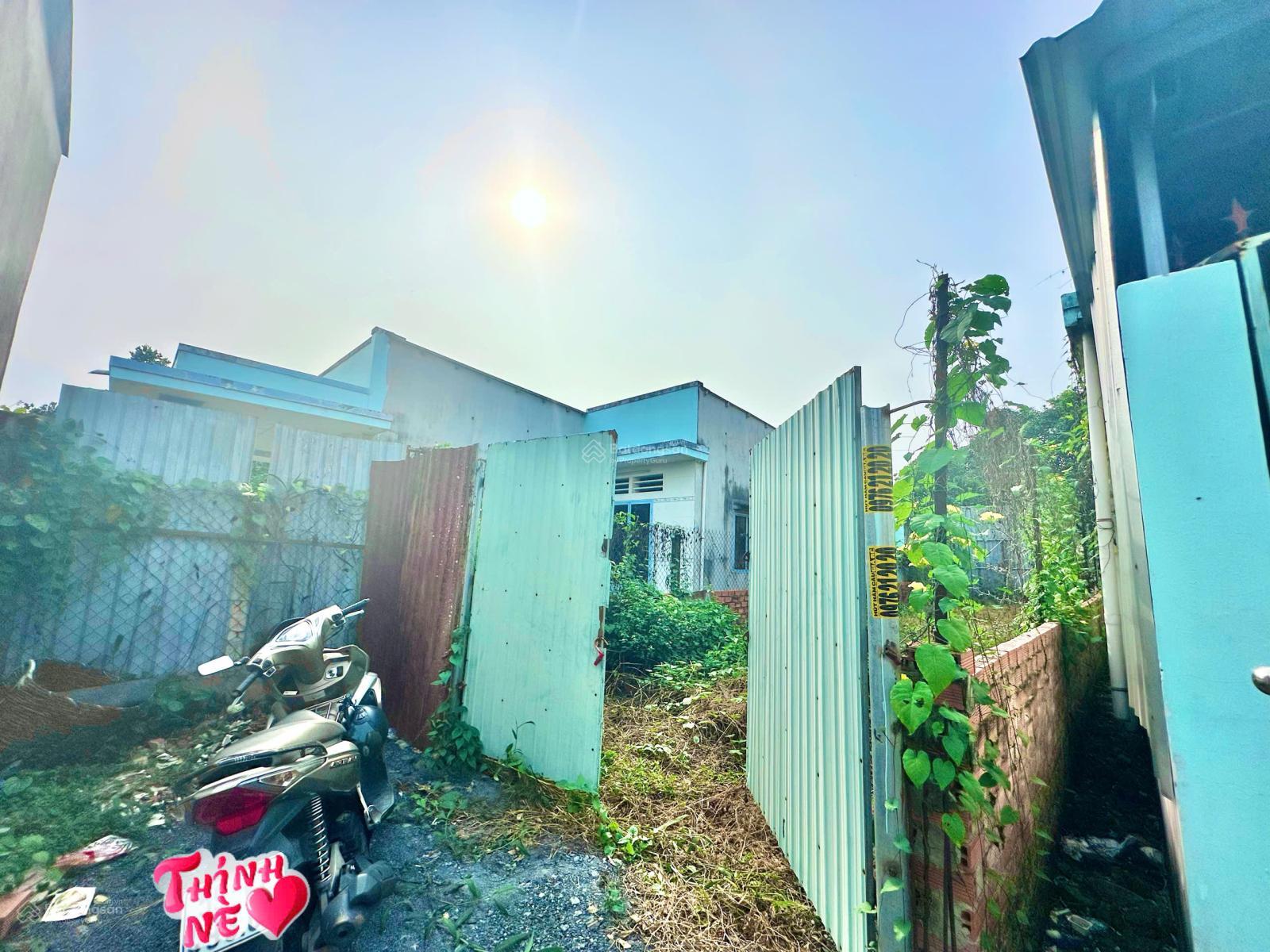 Đất sát mặt tiền Song Hành sầm uất. DT 4,5x22m. Full thổ hẻm xe hơi bao GPXD 4 tấm