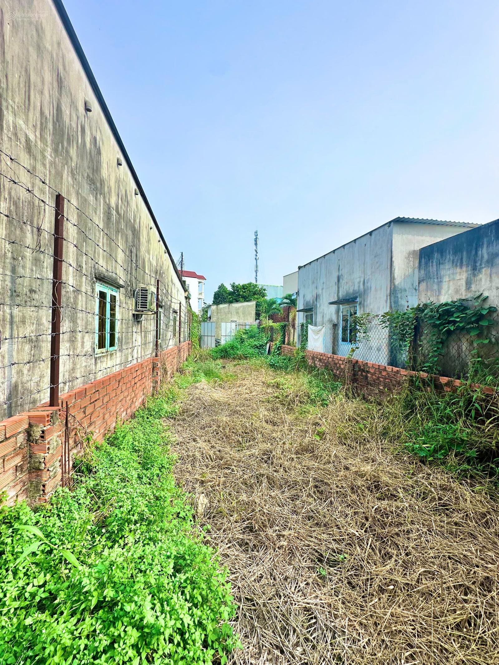 Đất sát mặt tiền Song Hành sầm uất. DT 4,5x22m. Full thổ hẻm xe hơi bao GPXD 4 tấm