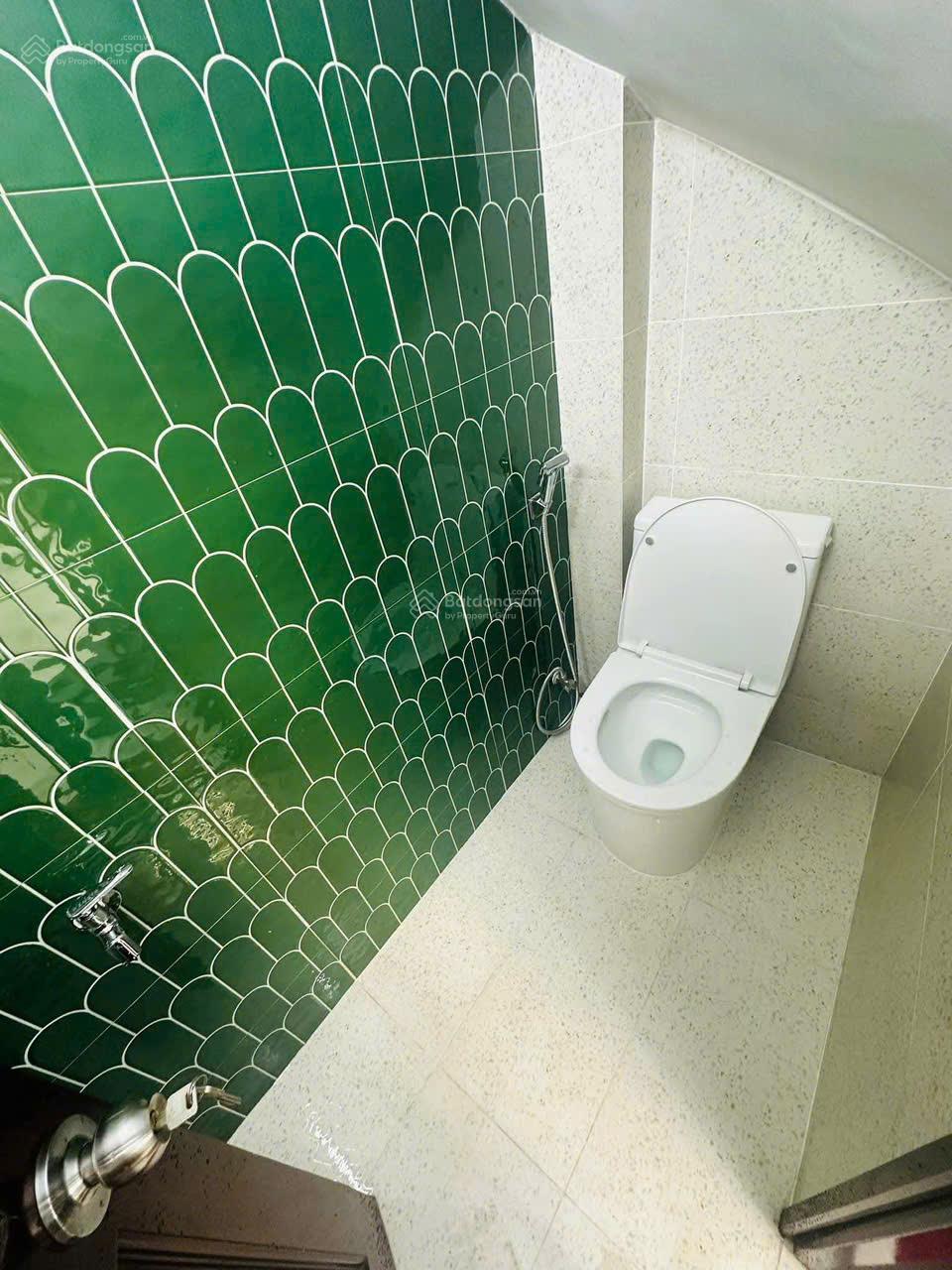 Bán nhà 4 tầng HXH Út Tịch Phường 4 Tân Bình, gần sân bay cạnh mặt tiền, nhỉnh 4 tỷ Bán nhà 4 tầng HXH Út Tịch Phường 4 Tân Bình, gần sân bay cạnh mặt tiền, nhỉnh 4 tỷ