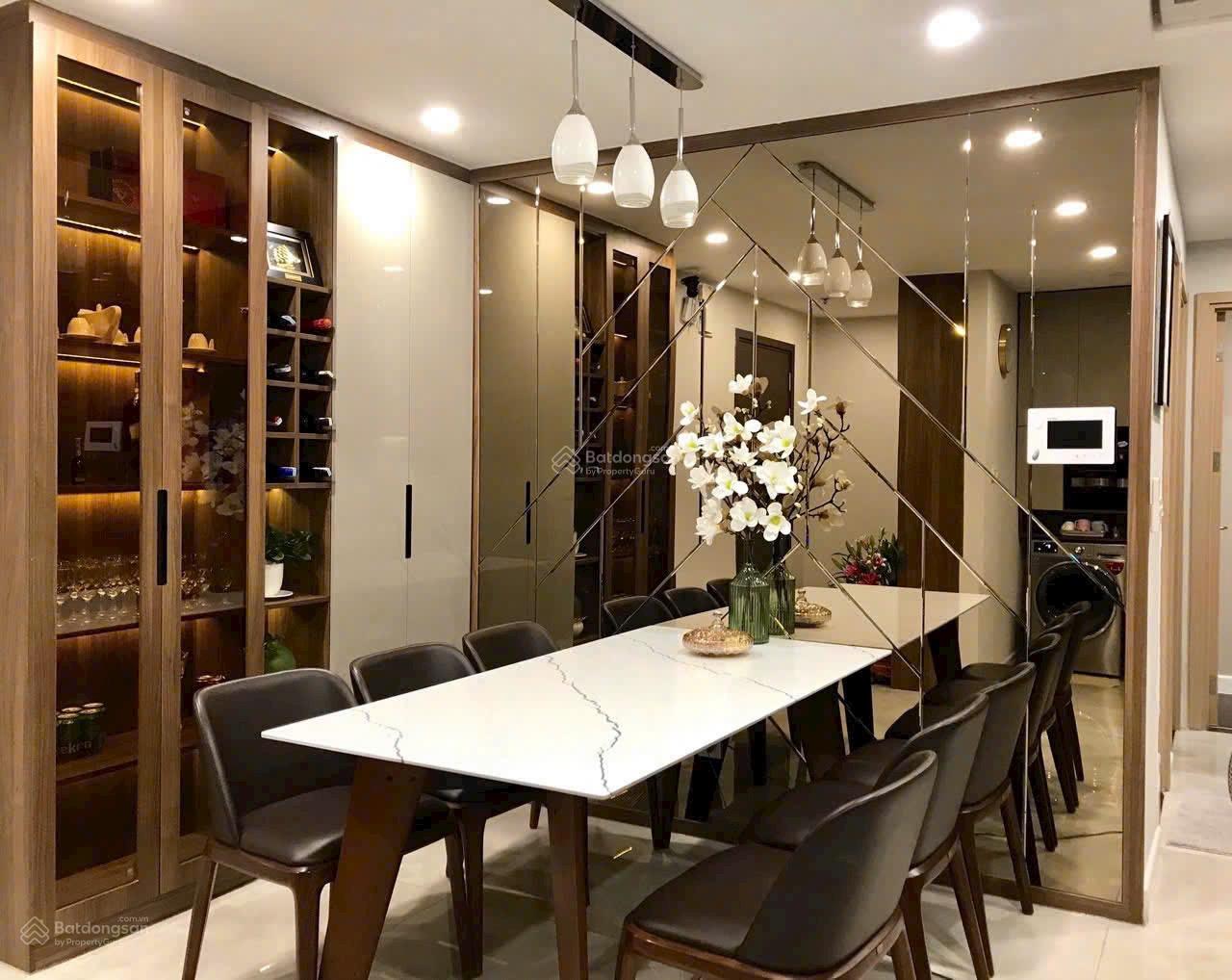 Bán ngộp căn hộ chung cư Carillon 7. Diện tích: 84m2, 2pn, 2wc. Giá bán: 4,5 tỷ