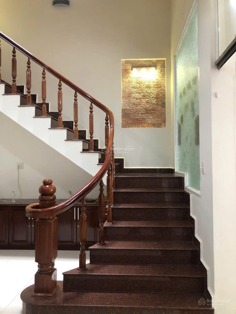 Cho thuê nhà mặt tiền đường A1 KĐT Vĩnh Điềm Trung Nha Trang trục đường kinh doanh vào ở ngay