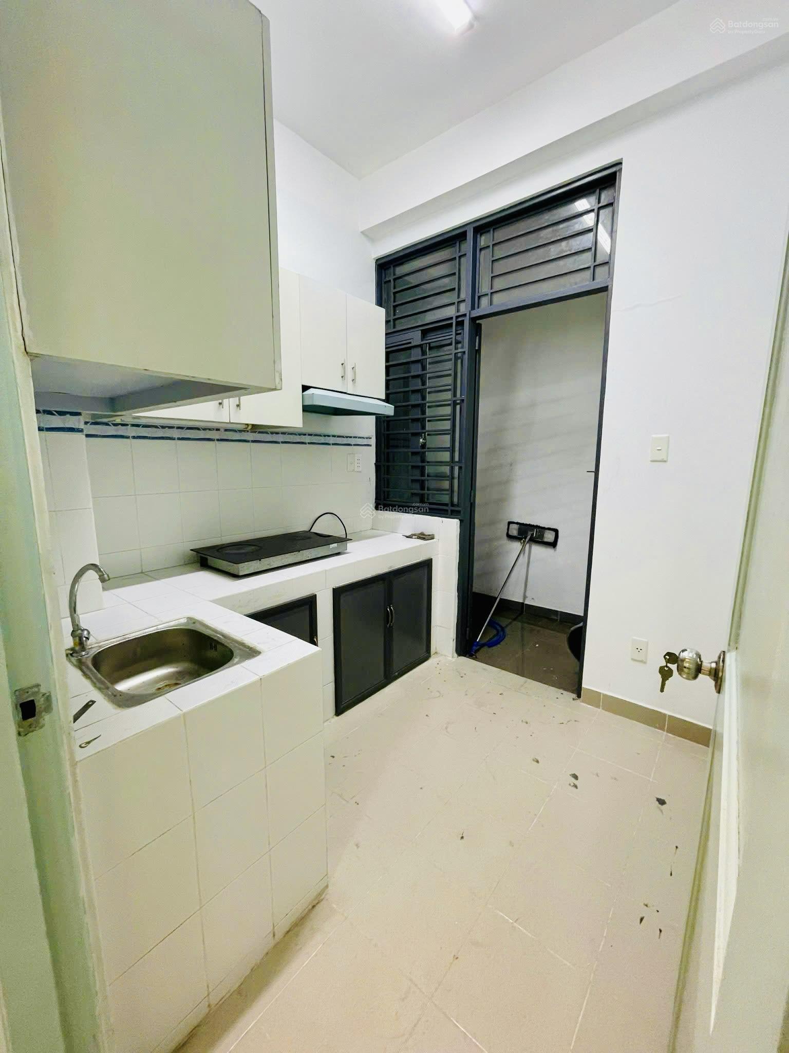 Chung cư Phú Thọ, ngay vòng xoay Lê Đại Hành, có sổ hồng, nhà tiện decor lại mới cho chủ mới