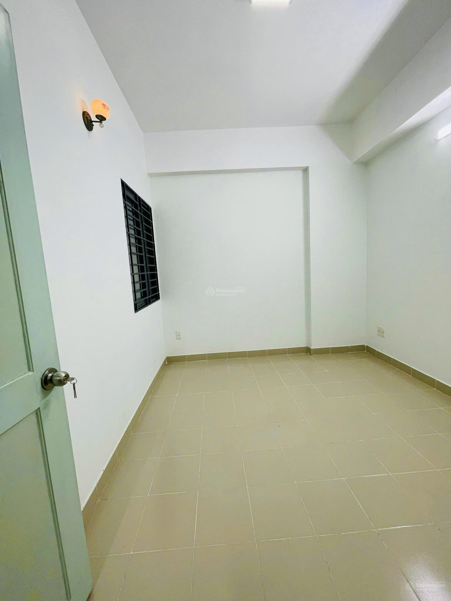 Chung cư Phú Thọ, ngay vòng xoay Lê Đại Hành, có sổ hồng, nhà tiện decor lại mới cho chủ mới