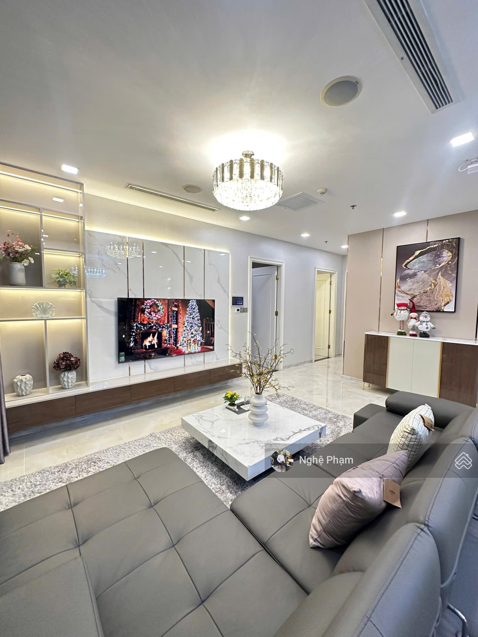 Cần bán căn hộ 3PN vòng cung Vinhomes Golden River. Trục đẹp nhất dự án, view sông, view bitexco.