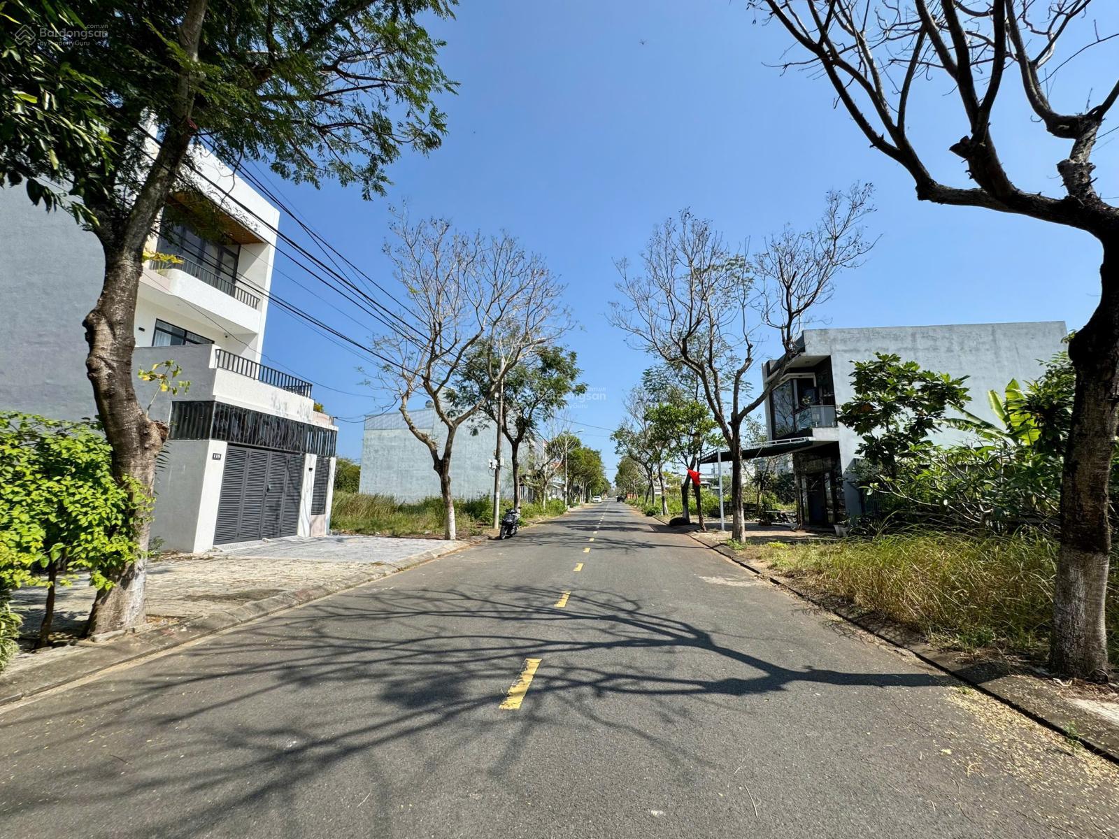 Bán nhanh 2 lô liền kề đường Võ Văn Đồng - trục đường đẹp thông sông và biển, ra bãi tắm chỉ 500m