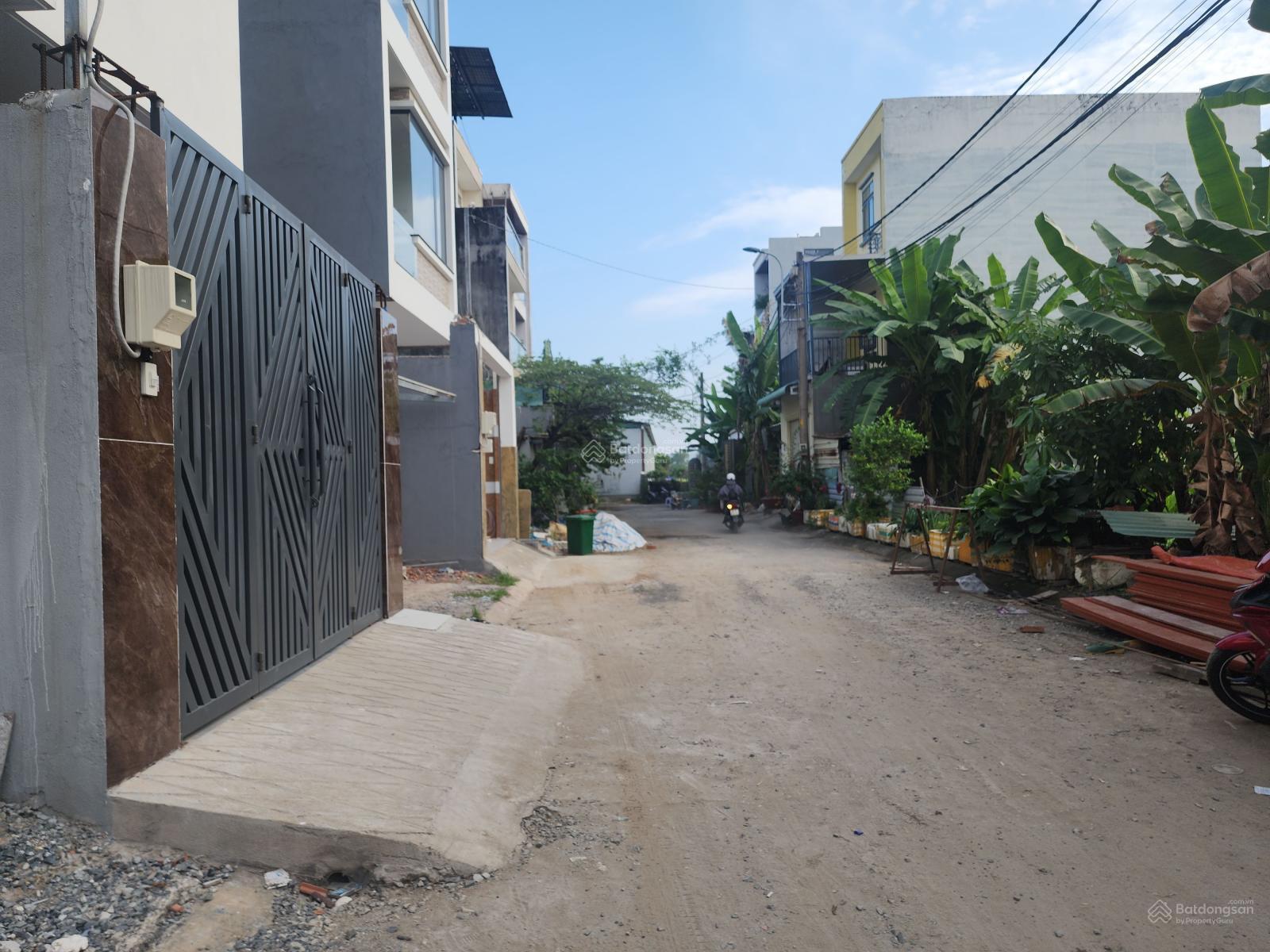 3.99 tỷ - 60.3m2, ngang 5.2m lớn. Liền kề Đông Tăng Long. Đường 6m ô tô tránh