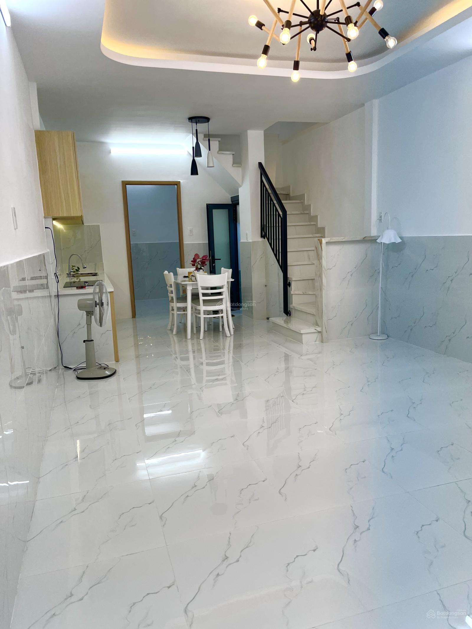 Bán nhà gấp Nguyễn Trọng Tuyển, dt 4mx11m, 1 lầu, 3PN, 2 WC, nhà mới vào ở liền, giá 7.5 tỷ ( TL)