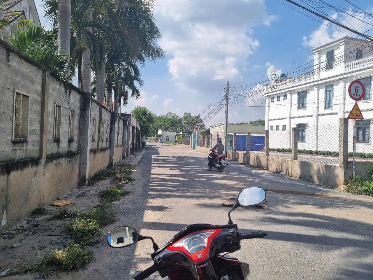 Bán đất mặt tiền đường nhựa Phú Chánh, Tân Uyên, 172m2 giá 2tỷ250 Bán đất mặt tiền đường nhựa Phú Chánh, Tân Uyên, 172m2 giá 2tỷ250