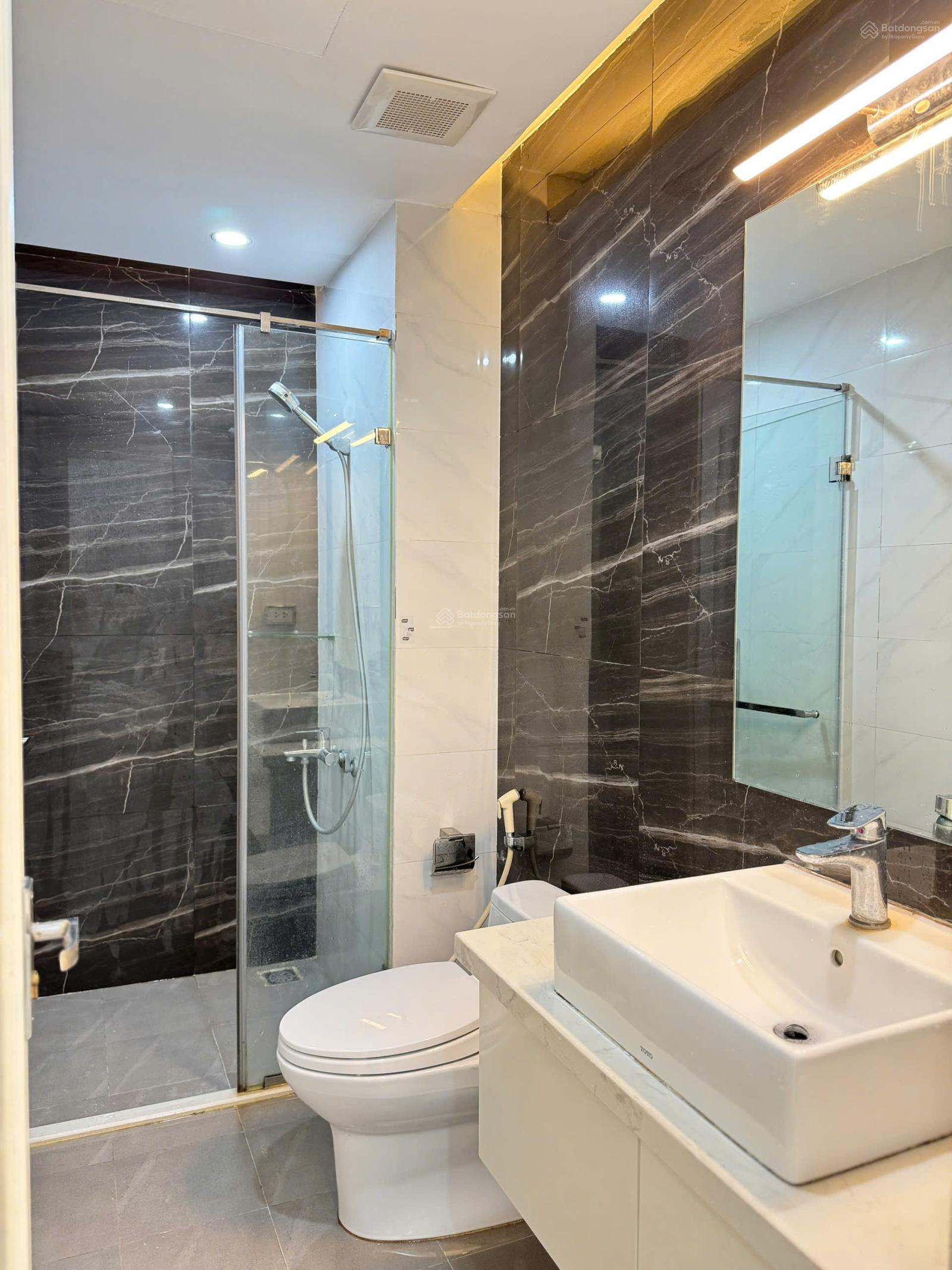 Cần tiền muốn bán nhanh căn Hei Tower-3n2wc- ban công đông bắc-nội thất đẹp-