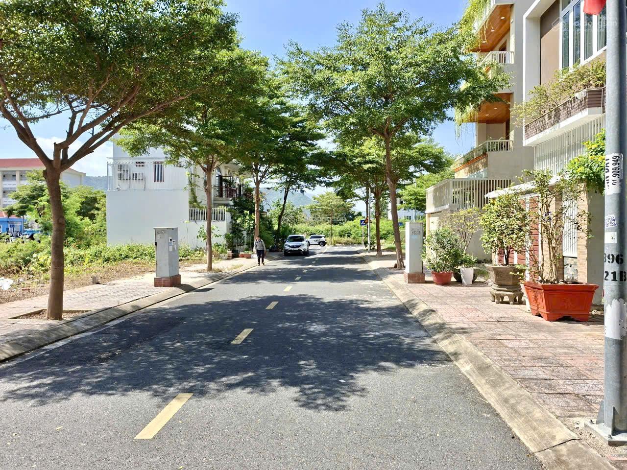 Bán nhanh lô đất KĐT Mipeco Nha Trang - Ven biển, view đẹp giá tốt