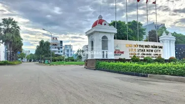 BÁN LÔ GÓC KĐT NĂM SAO 1, Long An, 221m2 giá 5ty7 (thương lượng) LH O931112822 Ngân