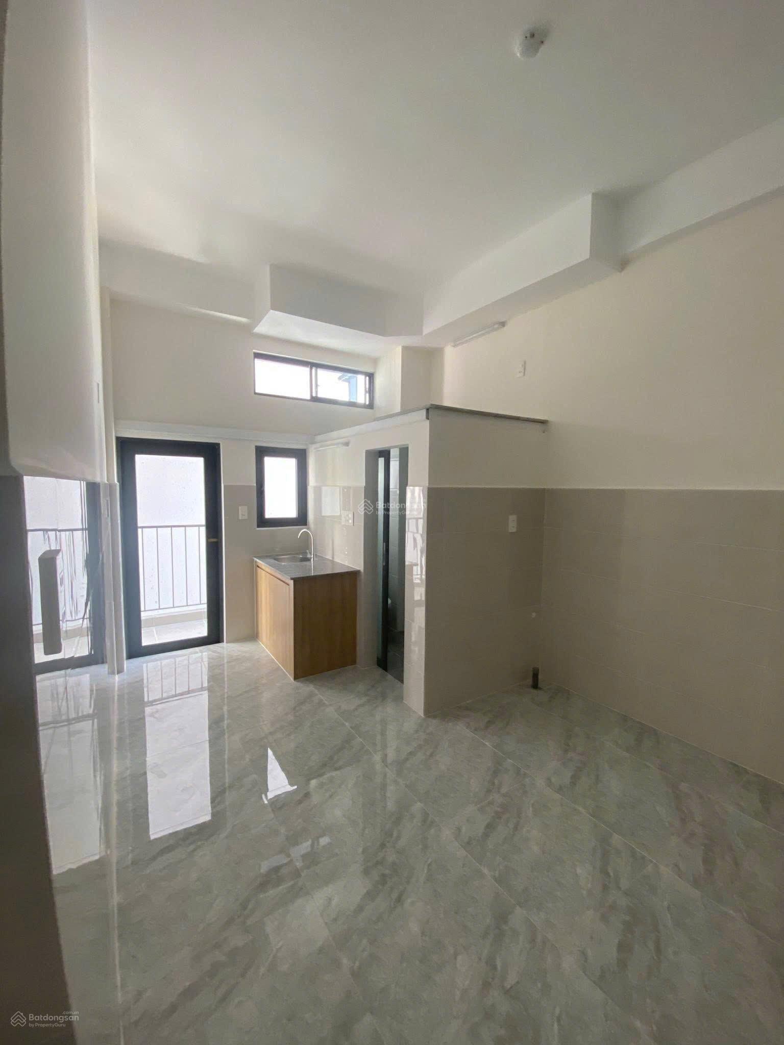 Chính chủ cho thuê 3tr8_ Ban công _ thang máy_ bùi đình tuý, Q. Bình Thạnh_ hàng xanh_ gần Q1_ Q3