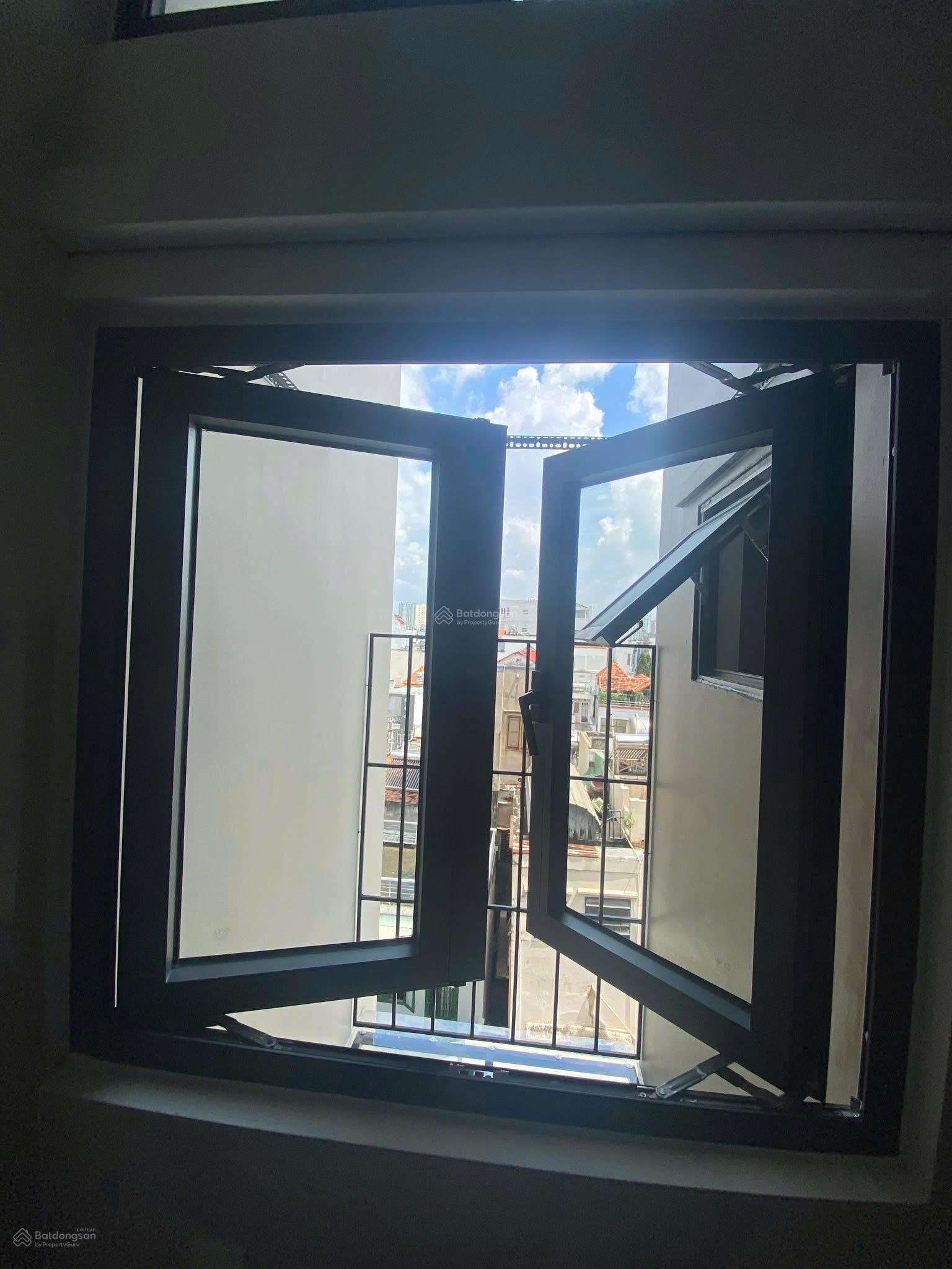 Chính chủ cho thuê 3tr8_ Ban công _ thang máy_ bùi đình tuý, Q. Bình Thạnh_ hàng xanh_ gần Q1_ Q3