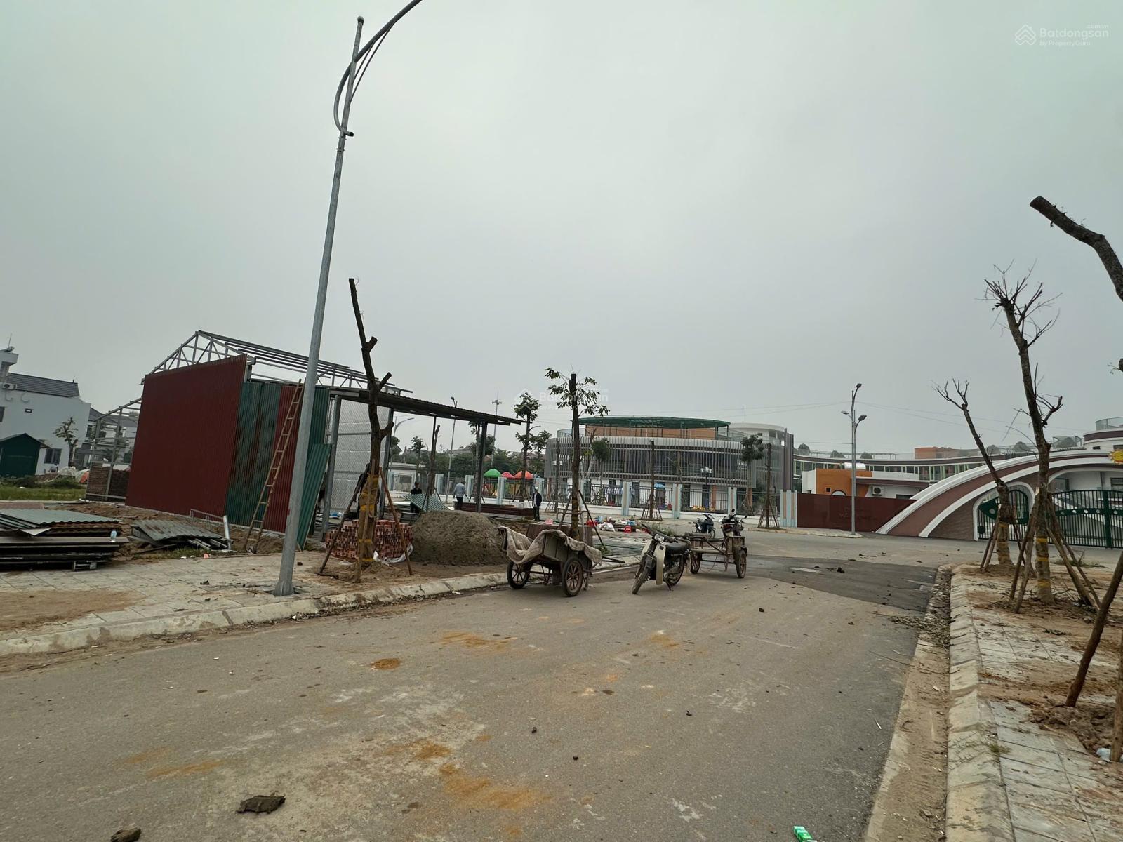 Hàng hiếm tái định cư Văn Khê Mê Linh Hà Nội, MT 5m gần cầu Hồng Hà, full tiện ích xung quanh Hàng hiếm tái định cư Văn Khê Mê Linh Hà Nội, MT 5m gần cầu Hồng Hà, full tiện ích xung quanh