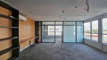 Cần bán nhanh officetel Sky Center địa chỉ 5B Phổ Quang, DT: 70m2 - giá bán: 5 tỷ bao thuế phí