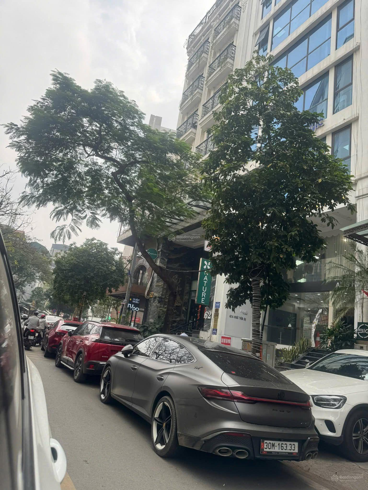 Bán Toà Nhà Văn Phòng Phố Khúc Thừa Dụ 150m2, 9 Tầng, MT 8.6m, Dòng Tiền 200tr/Tháng.