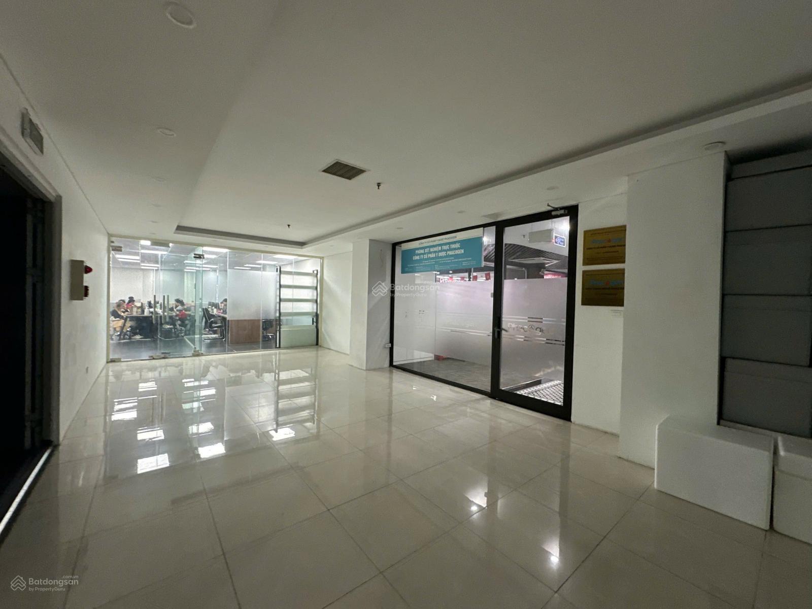 Bán Toà Nhà Văn Phòng Phố Khúc Thừa Dụ 150m2, 9 Tầng, MT 8.6m, Dòng Tiền 200tr/Tháng.