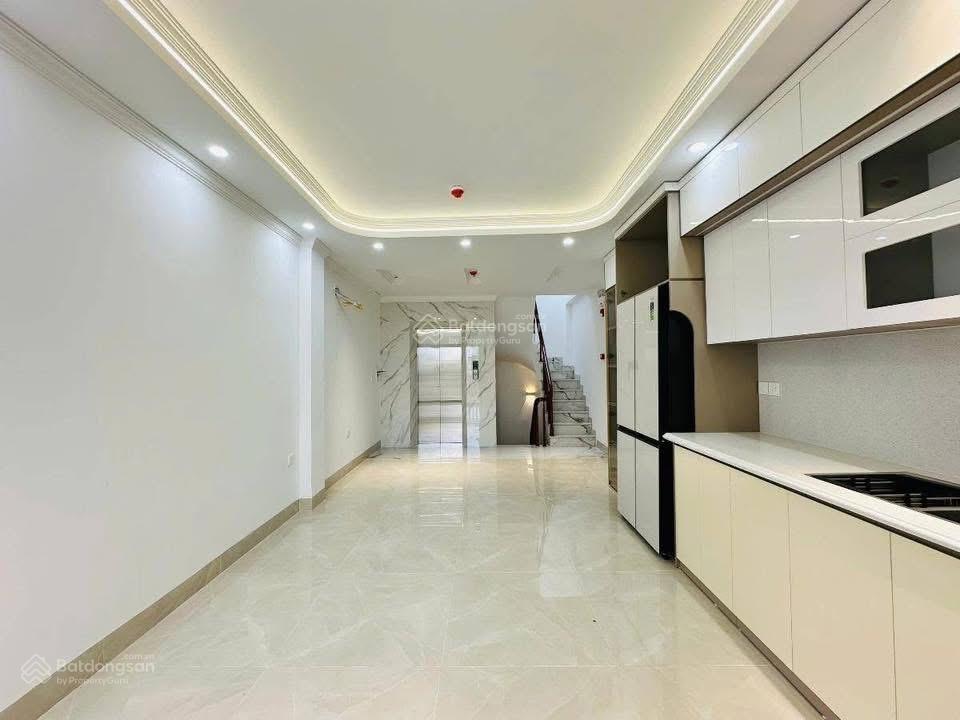 Chủ mót bán trước tết giảm 1 tỷ 7 tầng phân lô - gara ô tô 7c - full nội thất sẵn ở đón tết sướng