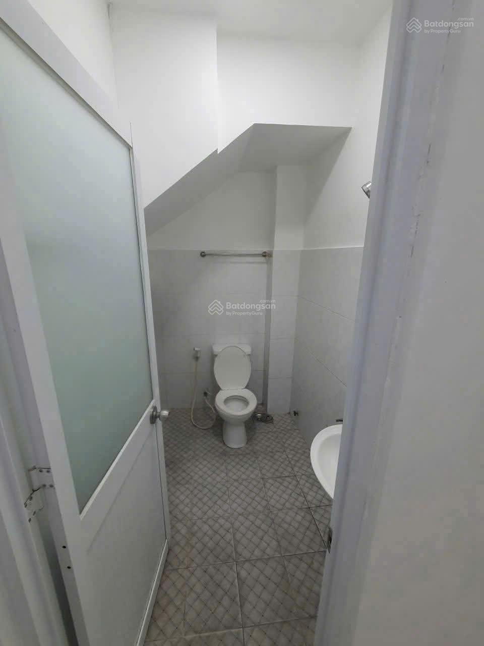 Cho thuê nhà hẻm 5m(XH) Nguyễn Tiểu La, P.8, Q.10 giá 13.5tr