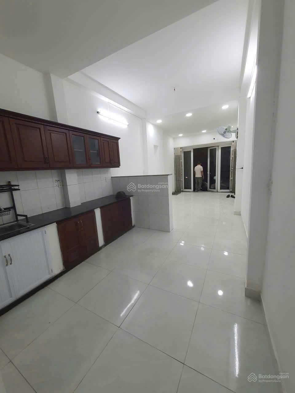 Cho thuê nhà hẻm 5m(XH) Nguyễn Tiểu La, P.8, Q.10 giá 13.5tr