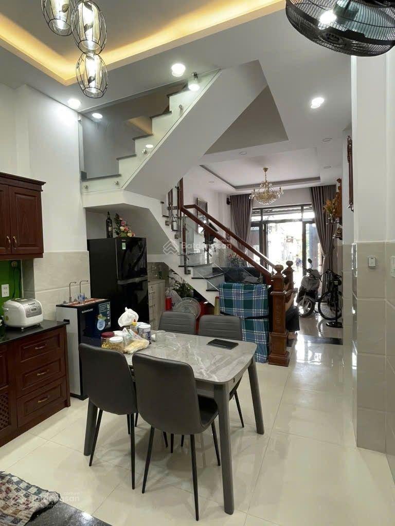 Nhà Lê Đức Thọ HXH 4 tầng 4PN diện tích vuông vức mua dọn vào đón tết ngay