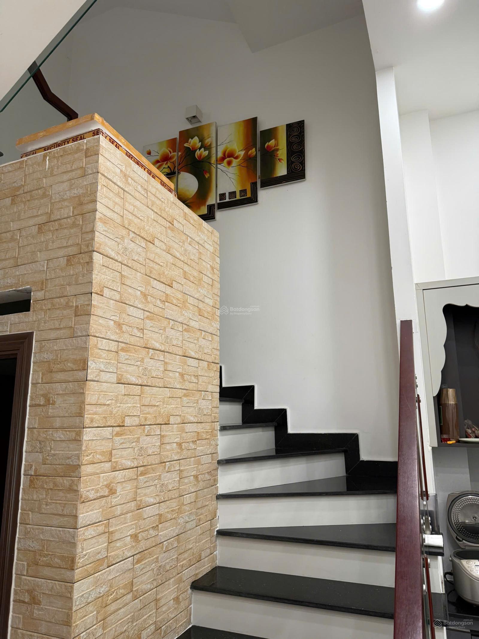 Nhà 4 tầng Dương Quảng Hàm, đường 8m - Giá: 8,6 tỷ TL