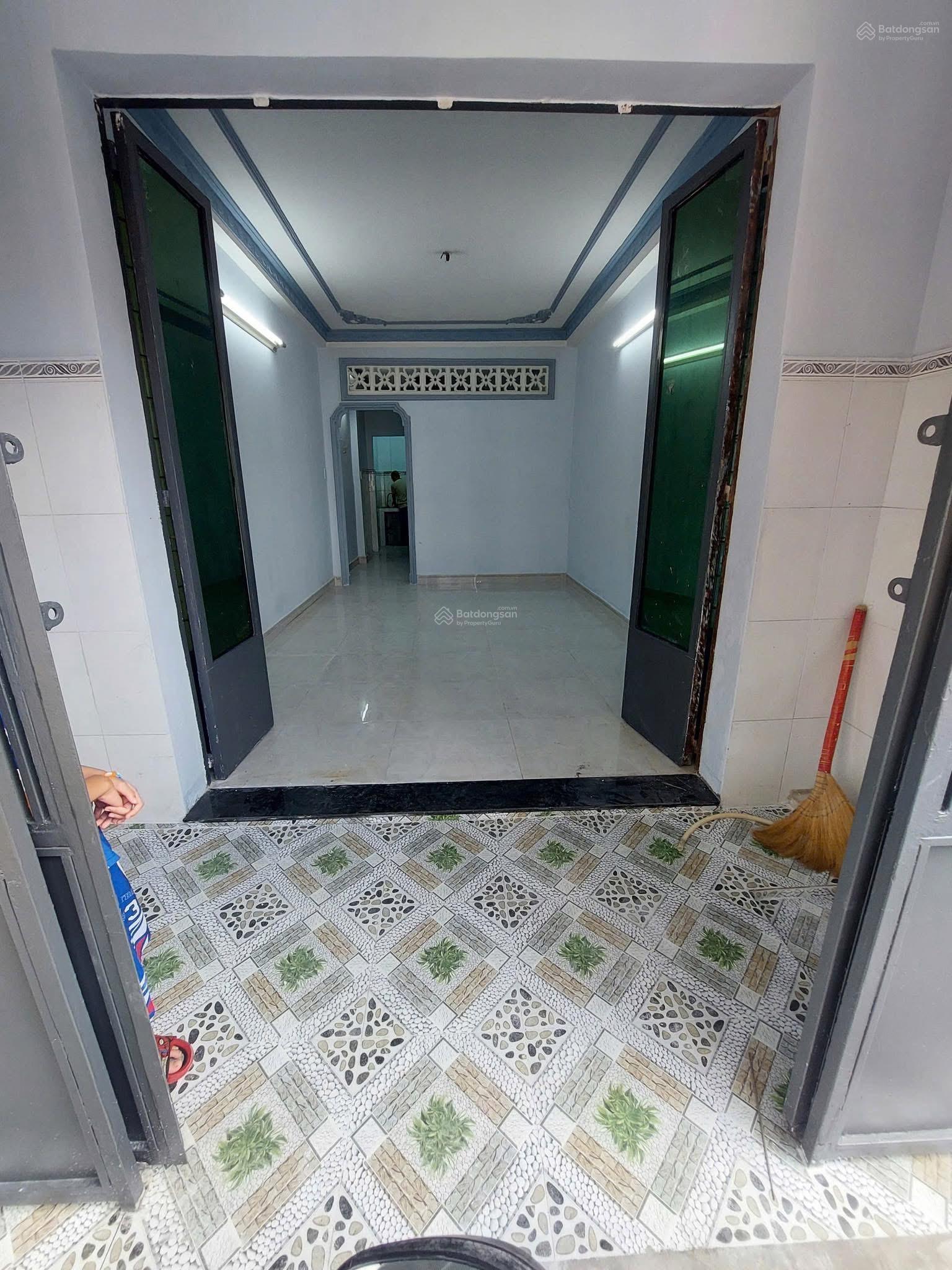 NHÀ ĐÚC THẬT GIÁ TỐT + HẺM TO - NGAY VÒNG XOAY ĐẦM SEN CHÍNH CHỦ BÁN GẤP