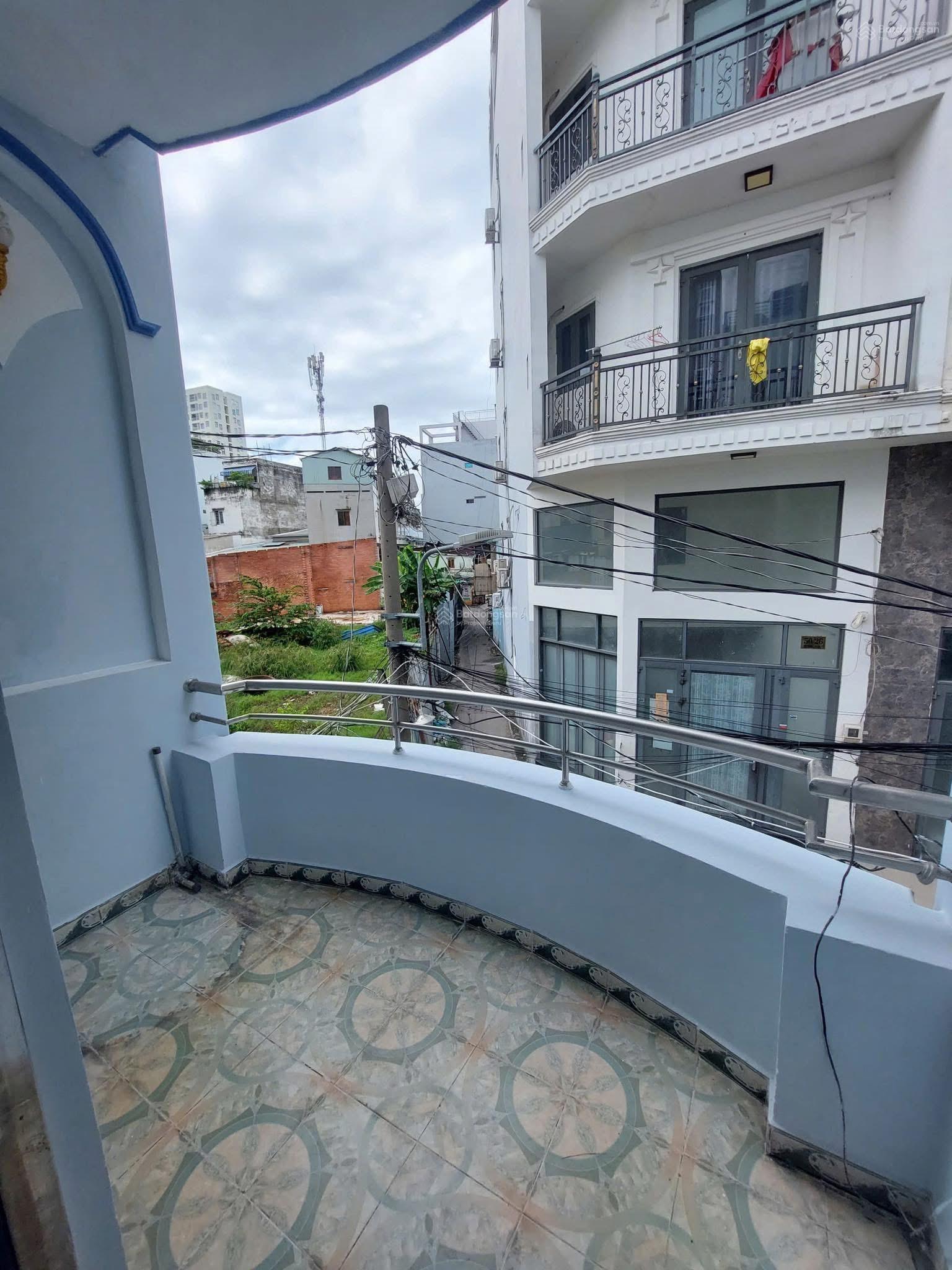 NHÀ ĐÚC THẬT GIÁ TỐT + HẺM TO - NGAY VÒNG XOAY ĐẦM SEN CHÍNH CHỦ BÁN GẤP