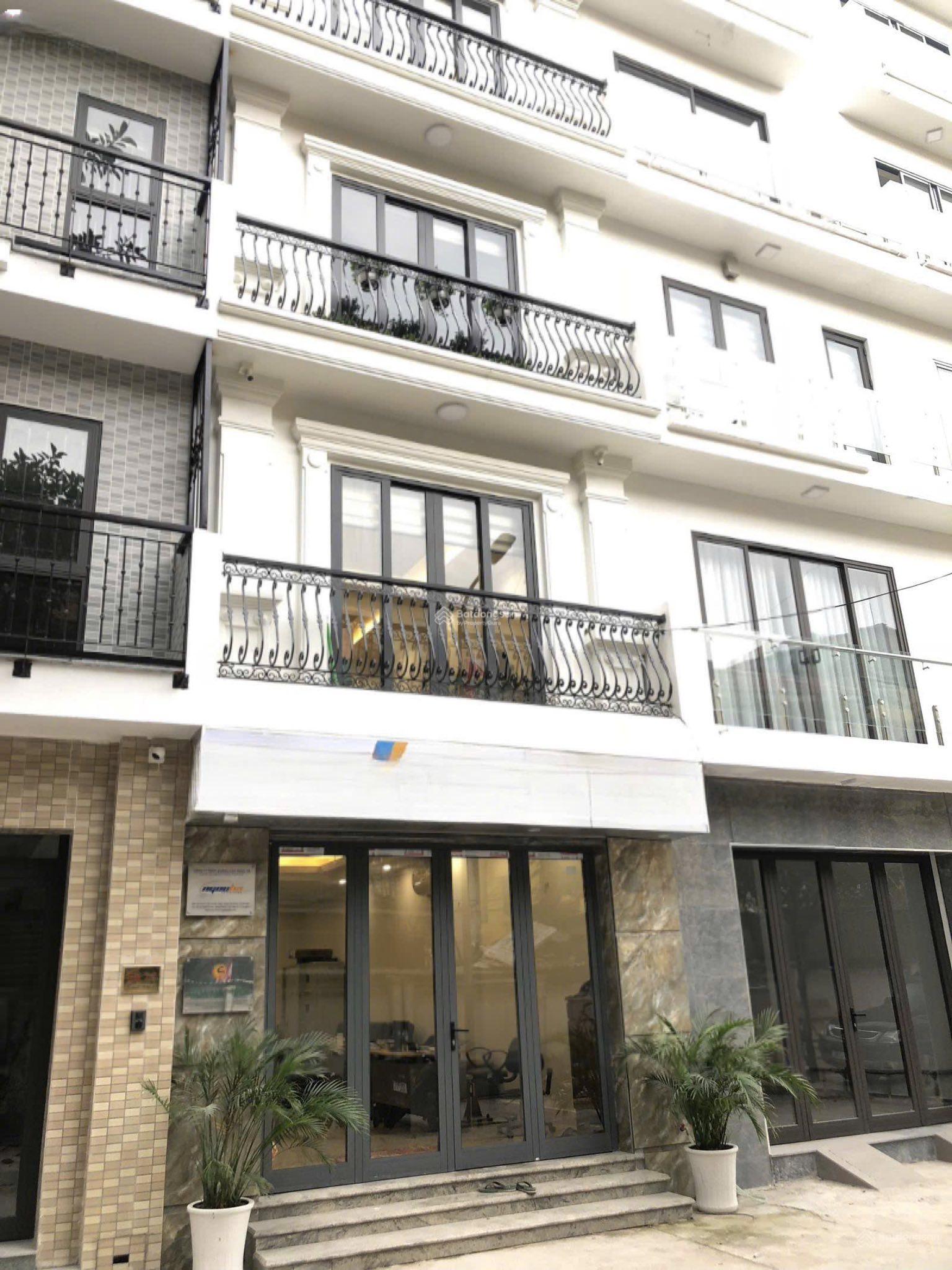 Chính chủ cho thuê nhà Nghĩa Đô- Cầu Giấy: DT 90m² x 5 tầng, MT- 6m, phân lô đẹp. Giá 30tr/th