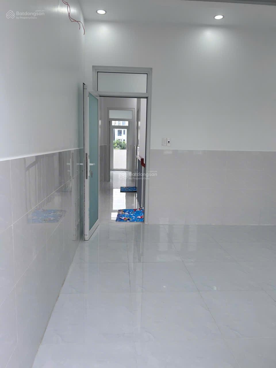 Nhà đẹp cần bán gấp thuộc phường Tân Chánh hiệp Q12 DT: 4 x 17m đúc 1 tấm giá bán: 4ty950tr