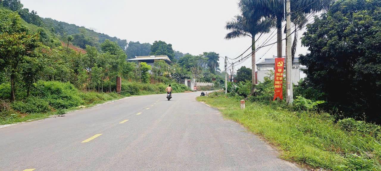 Bán gấp lô đất 30m mặt đường nhựa gần KDL Ao Vua, đầu tư kinh doanh, phân lô, nghỉ dưỡng đều hợp lý Bán gấp lô đất 30m mặt đường nhựa gần KDL Ao Vua, đầu tư kinh doanh, phân lô, nghỉ dưỡng đều hợp lý