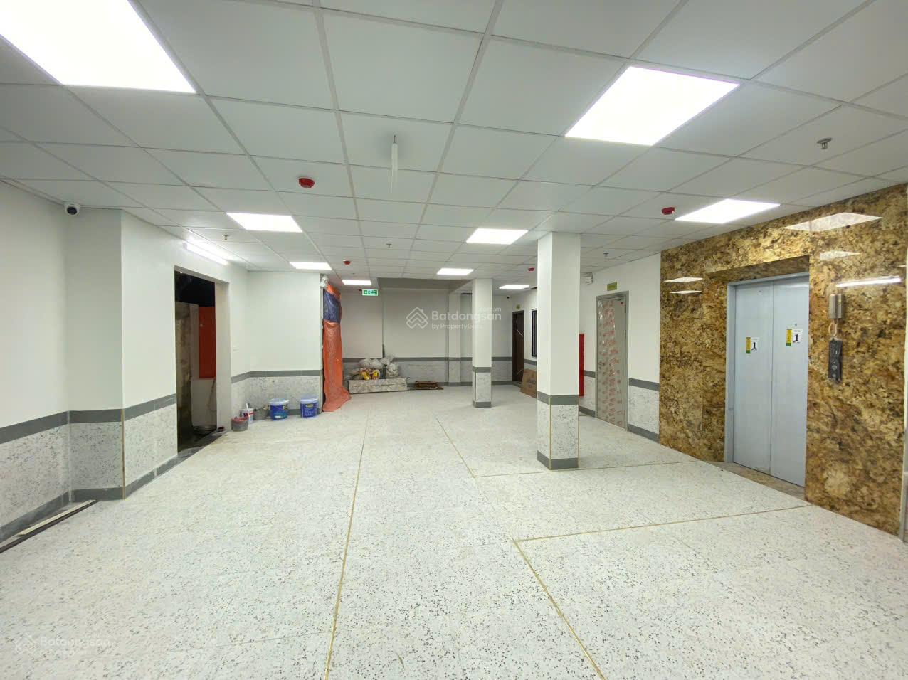 Quá VIP! Bán tòa Apartment cao cấp Trung Kính Cầu Giấy 34 phòng , 180m2x7T doanh thu 2.5 tỷ/năm