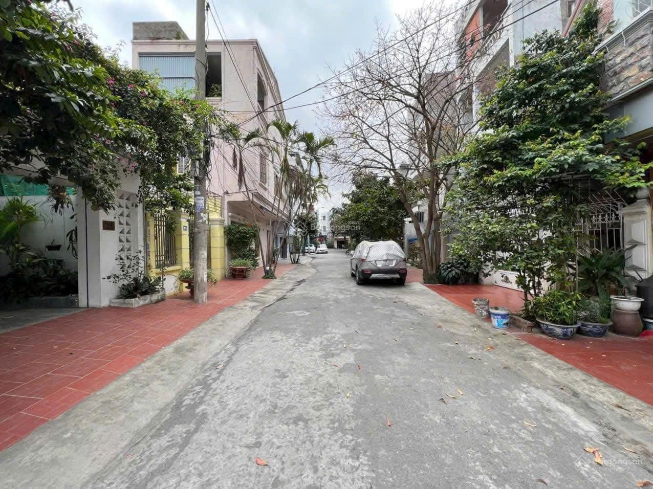 Bán đất mặt đường Đoàn Kết khu Quán Nam, dt 116m2, ngang 5.3m vuông vắn, bìa đỏ sang tên ngay